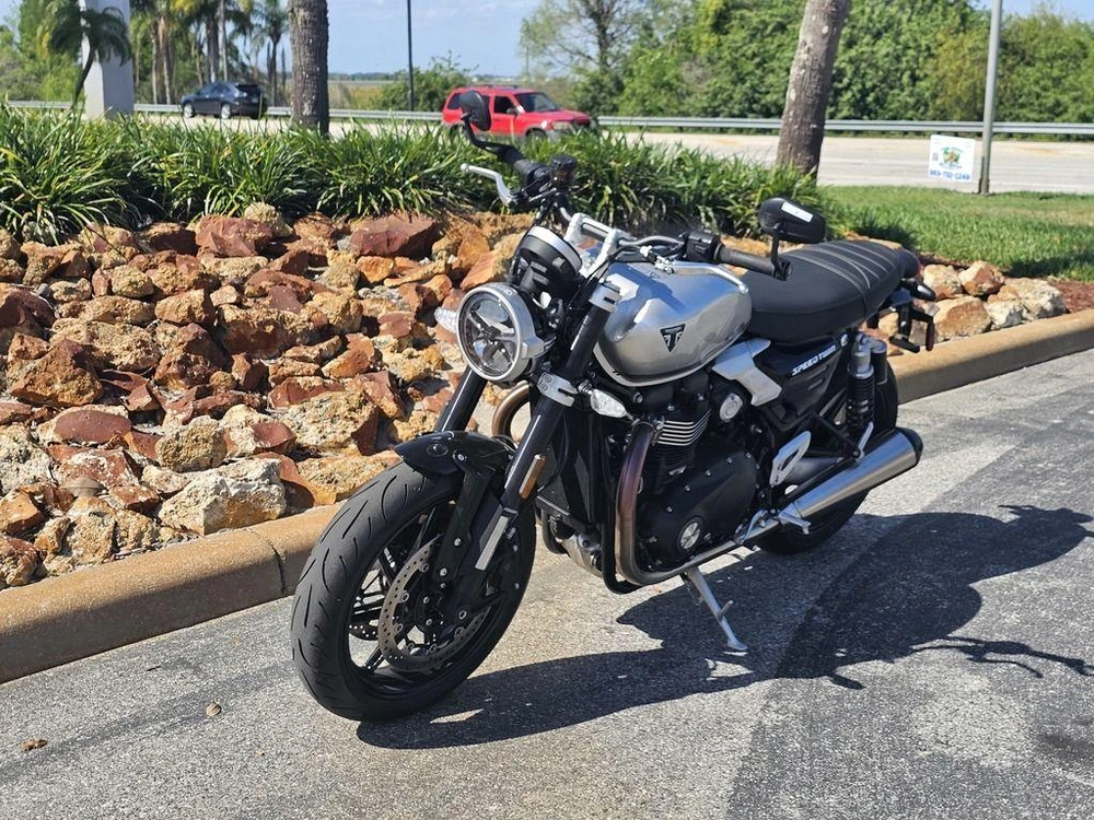 2025 Triumph Speed Twin 1200 Aluminum Silver