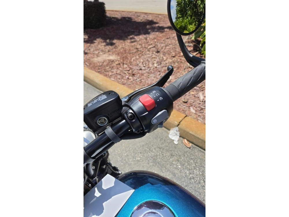 2026 Triumph Bonneville Bobber Interstellar Blue