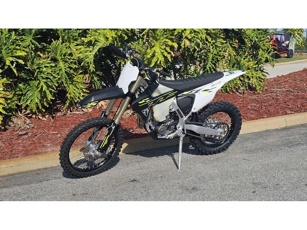 2026 Triumph Tf 250-c Jet Black/ Pure White