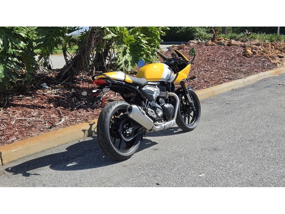 2026 Triumph Thruxton 400 Metallic Racing Yellow / Aluminium Silver