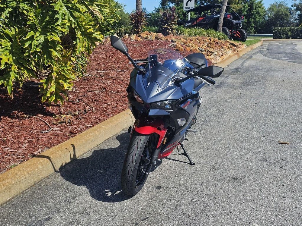 2026 Kawasaki Ninja® 500 Abs Metallic Matte Twilight Blue
