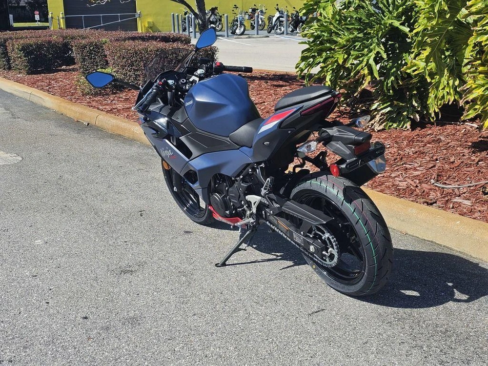 2026 Kawasaki Ninja® 500 Abs Metallic Matte Twilight Blue