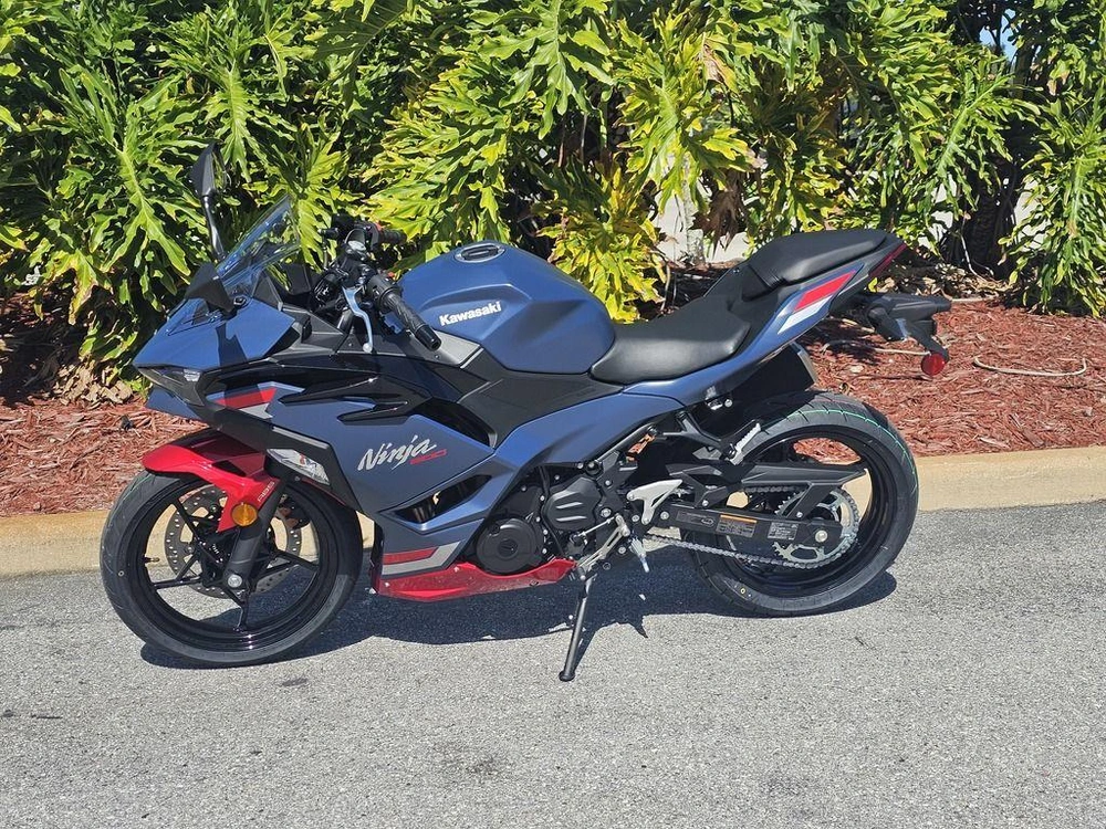 2026 Kawasaki Ninja® 500 Abs Metallic Matte Twilight Blue