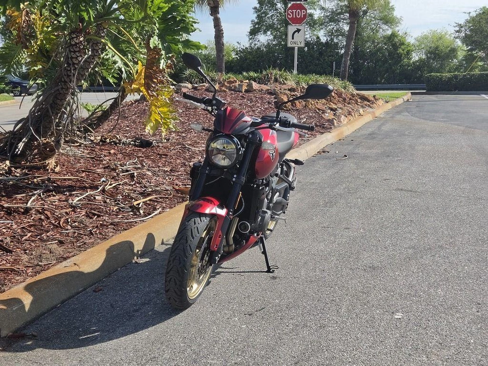 2026 Triumph Trident 800 Carnival Red