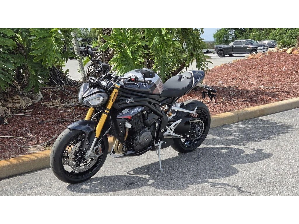 2026 Triumph Speed Triple 1200 Rs Granite/diablo Red