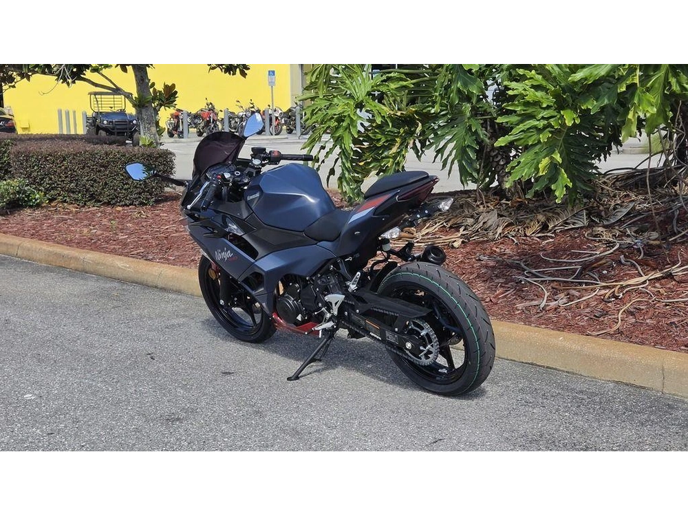 2026 Kawasaki Ninja® 500 Abs Metallic Matte Twilight Blue