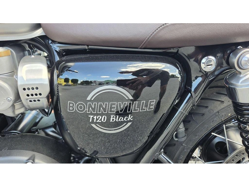 2026 Triumph Bonneville T120 Black Matt Silver Ice