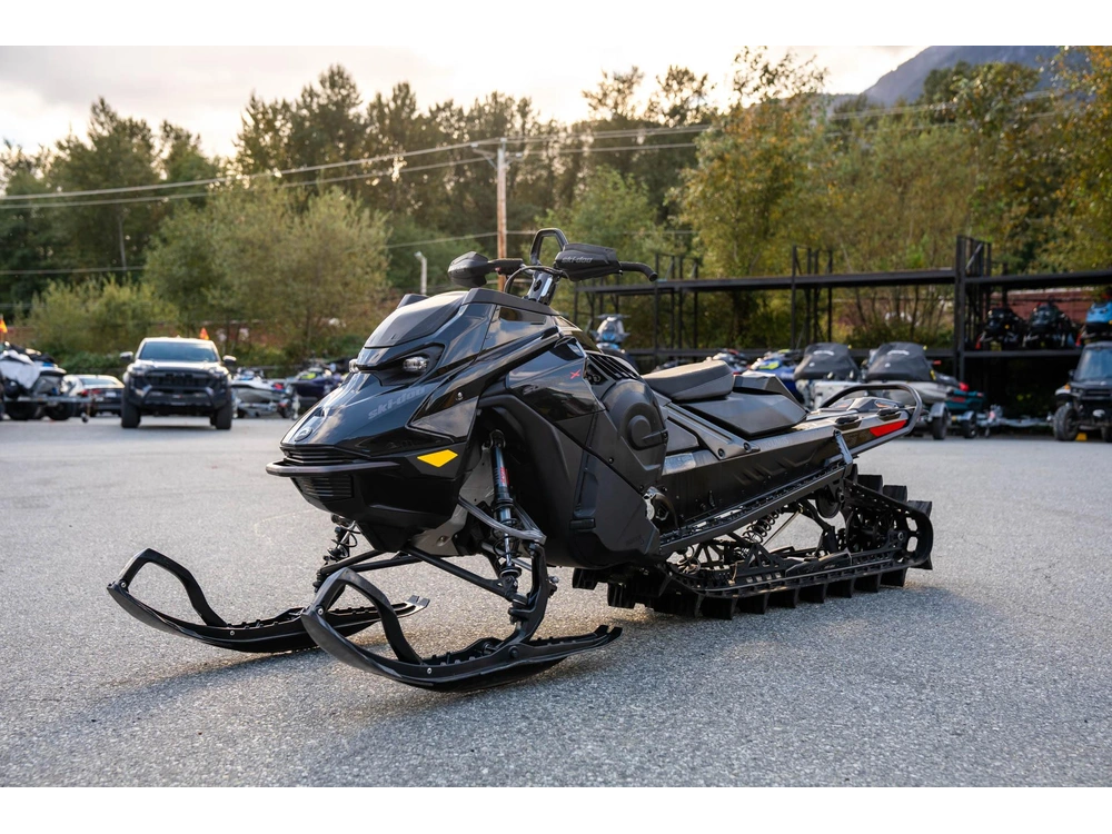 2026 Ski-doo Summit X 154 3" 850 Etec 10.25 Screen With Shot (black)