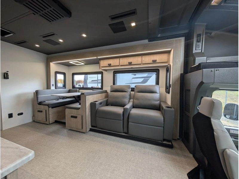 Grand Design Lineage 30dc 2027