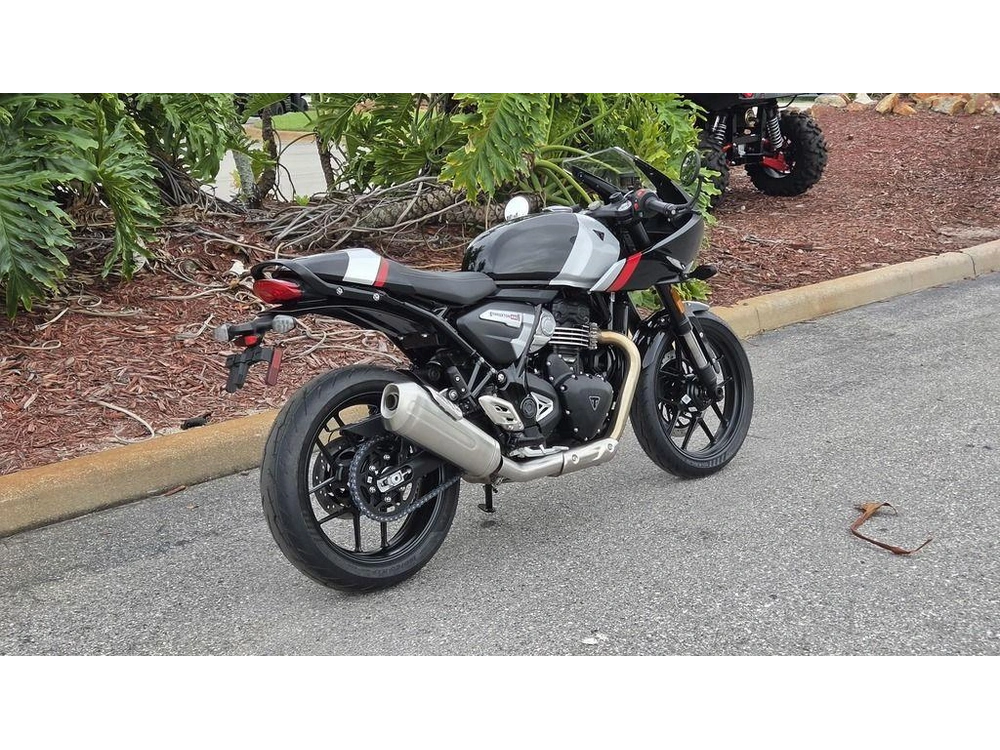 2026 Triumph Thruxton 400 Phantom Black / Aluminium Silver