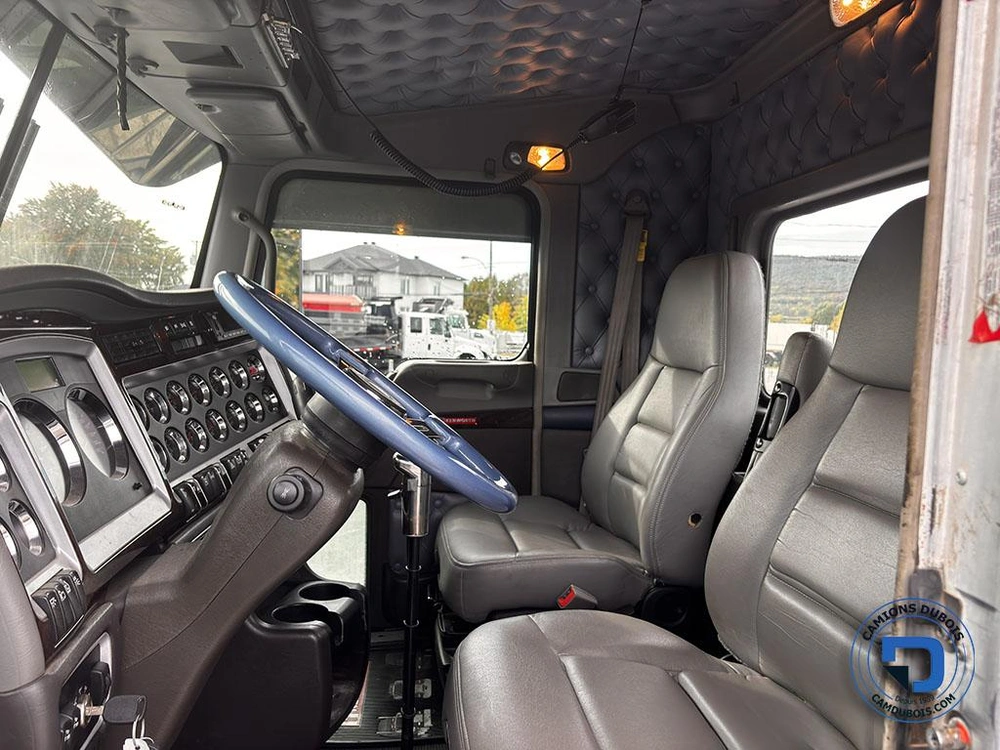 2024 Kenworth W900 alt