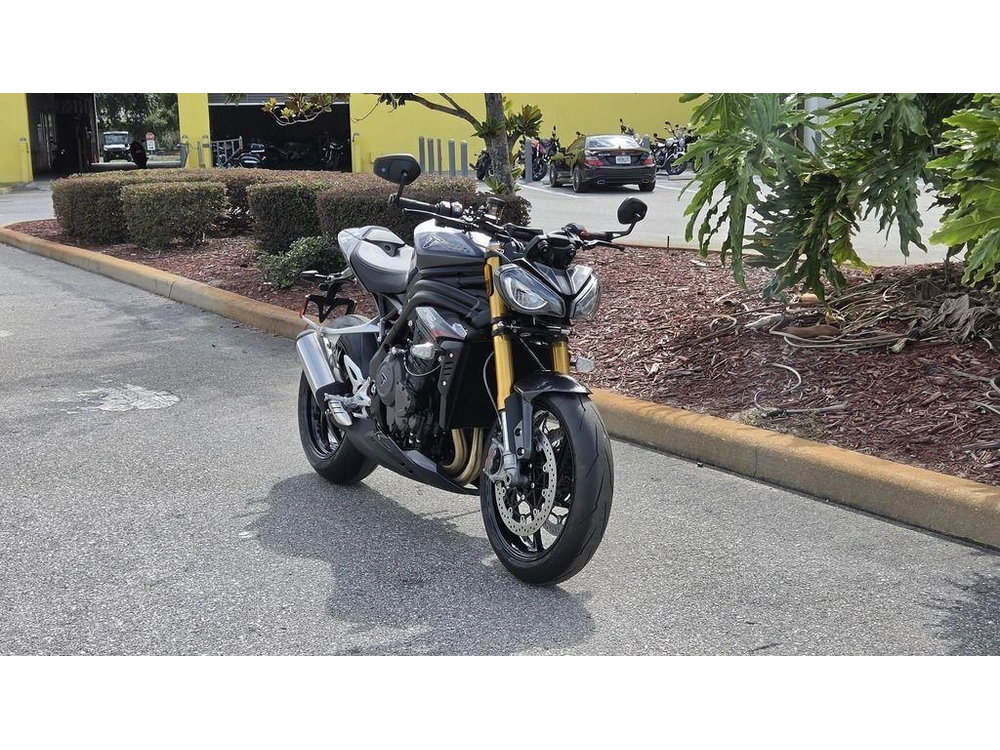 2026 Triumph Speed Triple 1200 Rs Granite/diablo Red