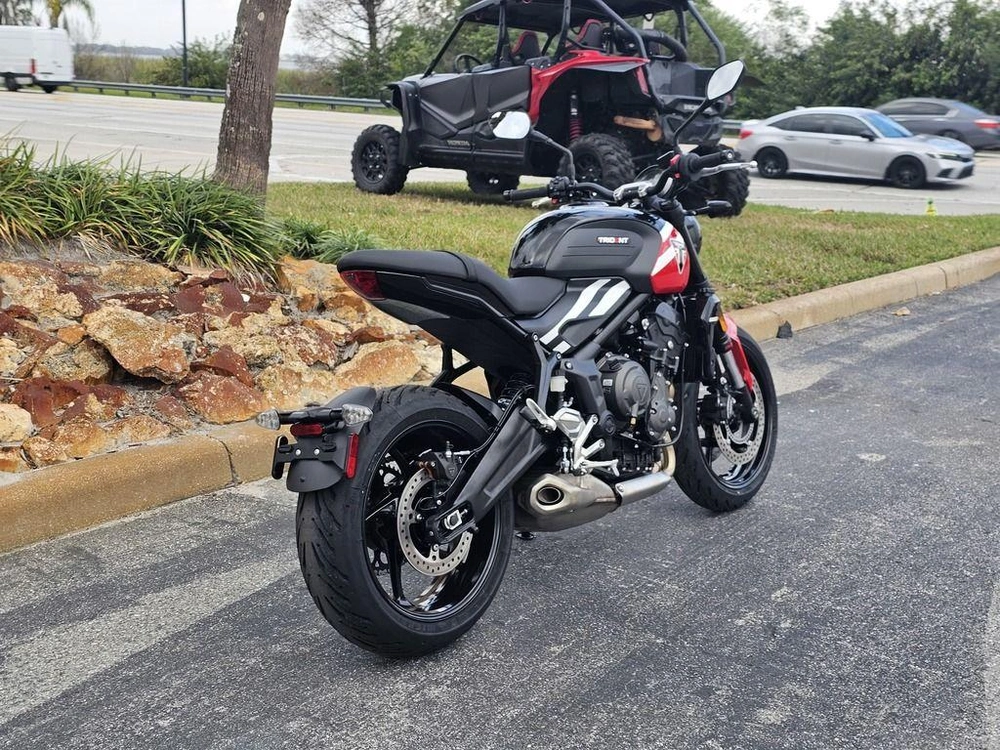 2025 Triumph Trident 660 Diablo Red/sapphire Black