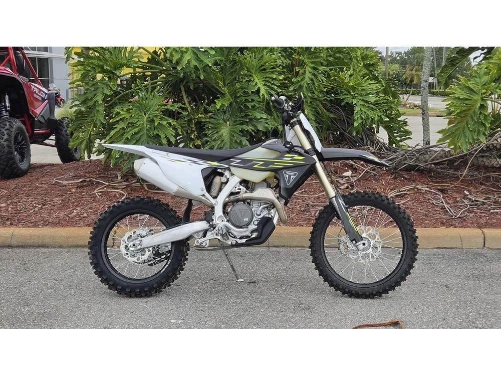 2026 Triumph Tf 450-c Jet Black/ Pure White