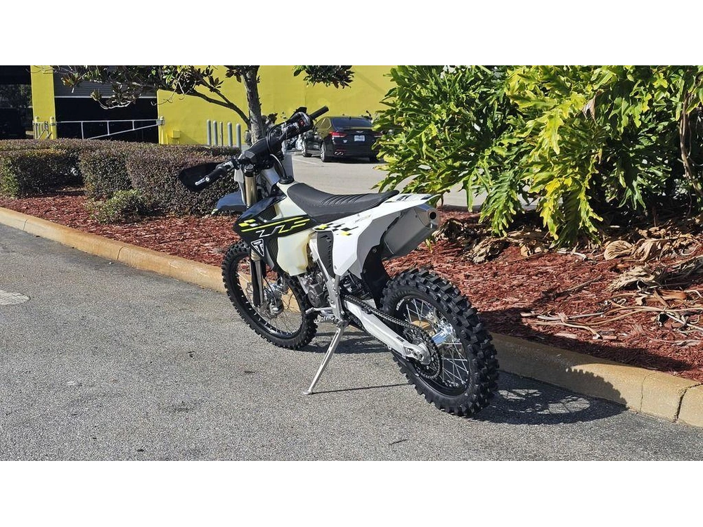 2026 Triumph Tf 250-c Jet Black/ Pure White
