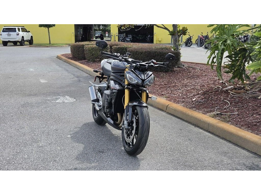 2026 Triumph Speed Triple 1200 Rs Granite/diablo Red