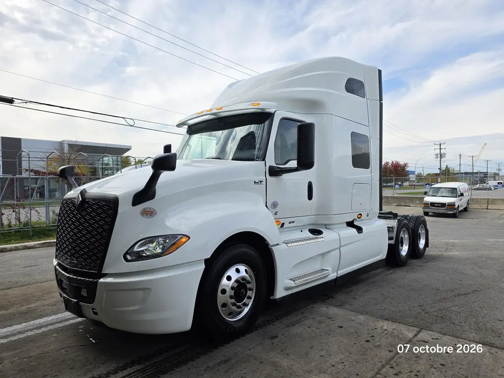 International 2027LT625
