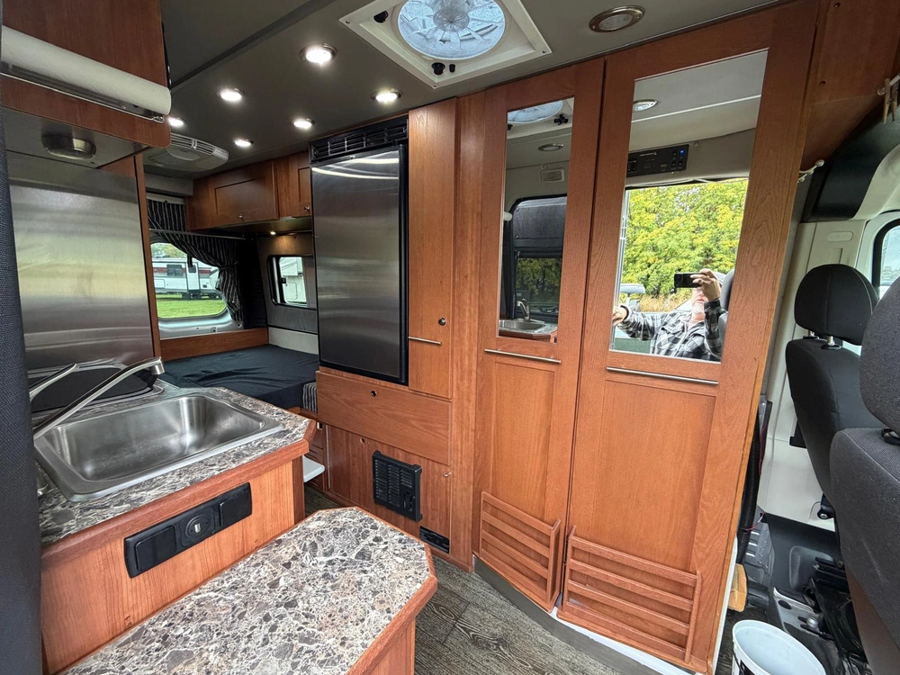 2018 Roadtrek Simplicity Srt