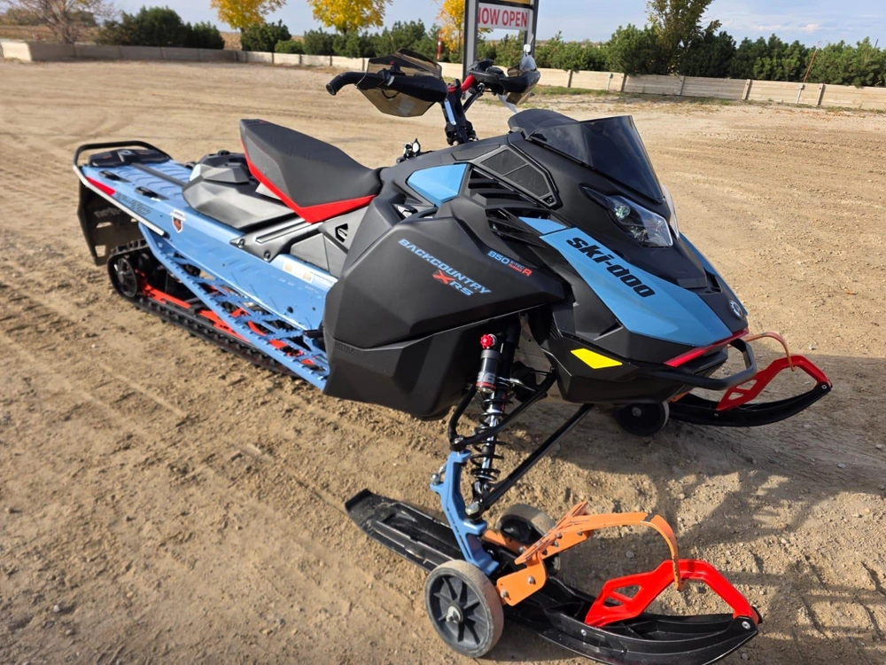 2026 Ski-doo Backcountry X-rs 146 (43") 850 E-tec Turbo R Storm 150 1.5" Shot W/ 10.25" Touchscreen