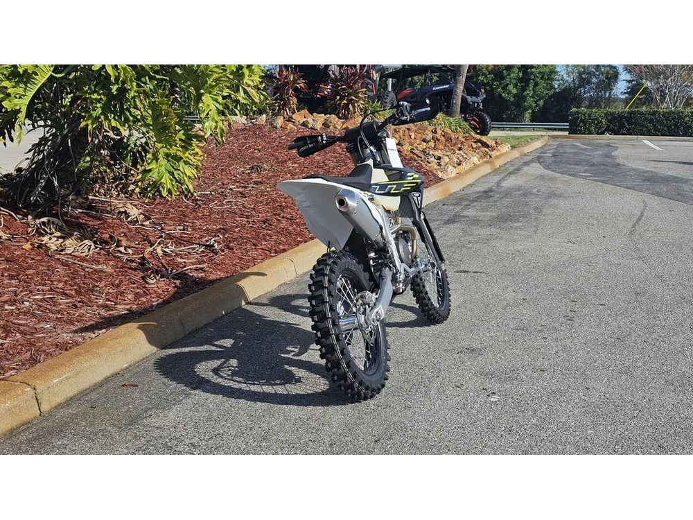 2026 Triumph Tf 250-c Jet Black/ Pure White