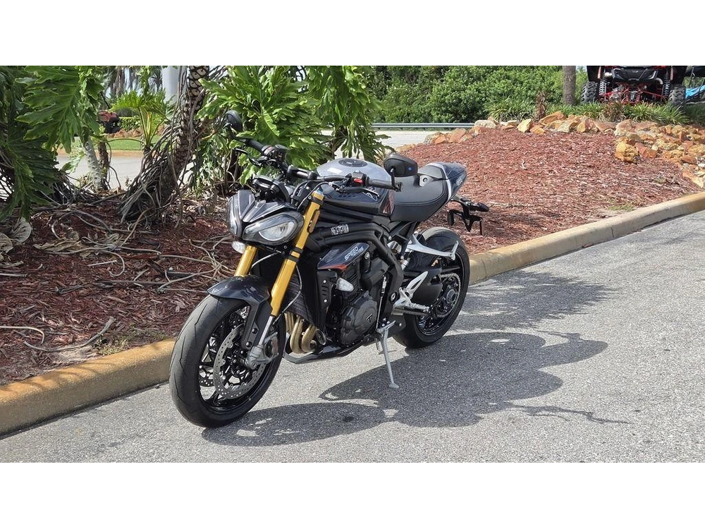 2026 Triumph Speed Triple 1200 Rs Granite/diablo Red