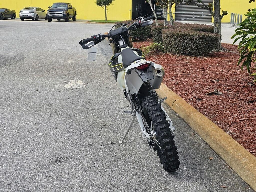 2026 Triumph Tf 250-e Jet Black/pure White