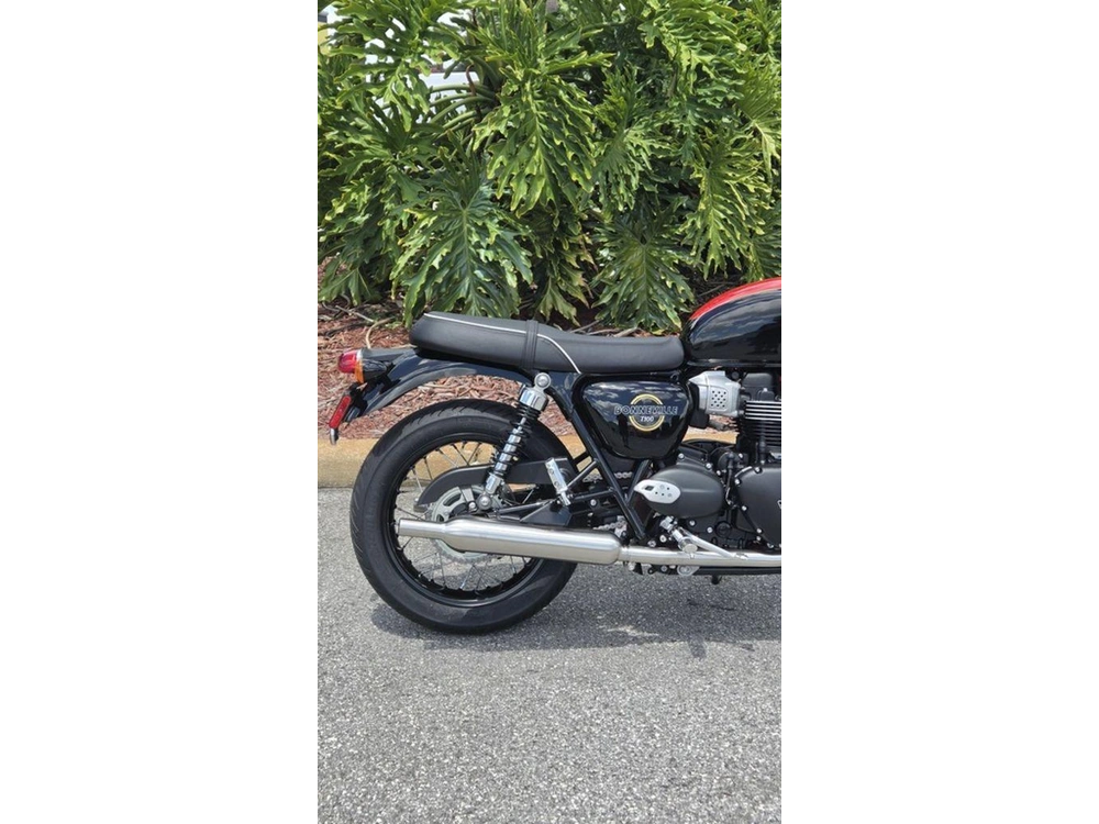 2026 Triumph Bonneville T100 Jet Black