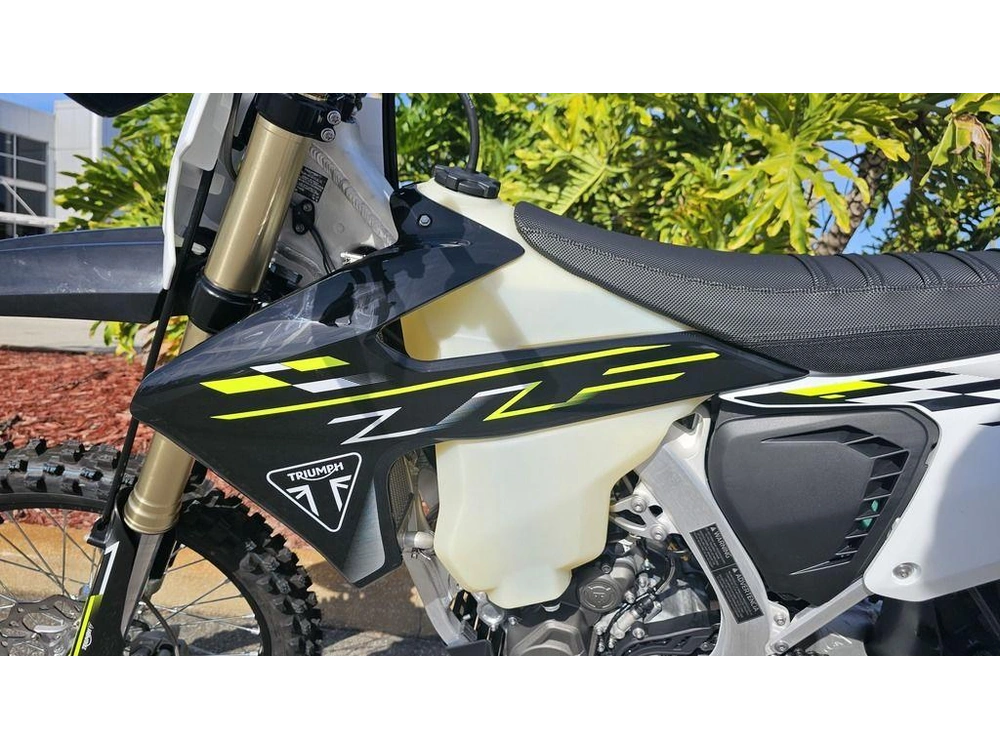 2026 Triumph Tf 250-c Jet Black/ Pure White