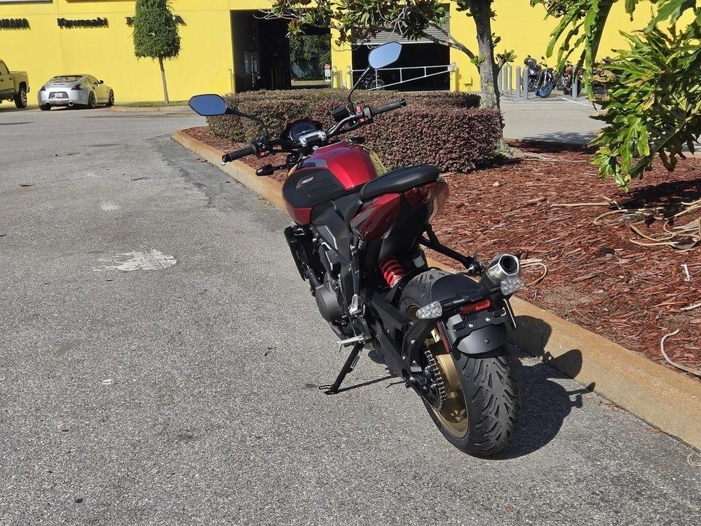2026 Triumph Trident 800 Carnival Red