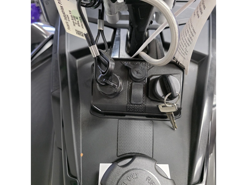 2027 Polaris Prostar S4 Indy Xc 137 alt