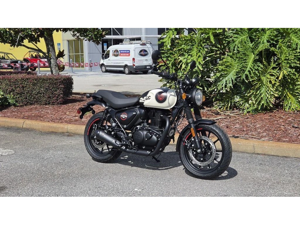 2027 Royal Enfield Hunter 350 Tokyo Black