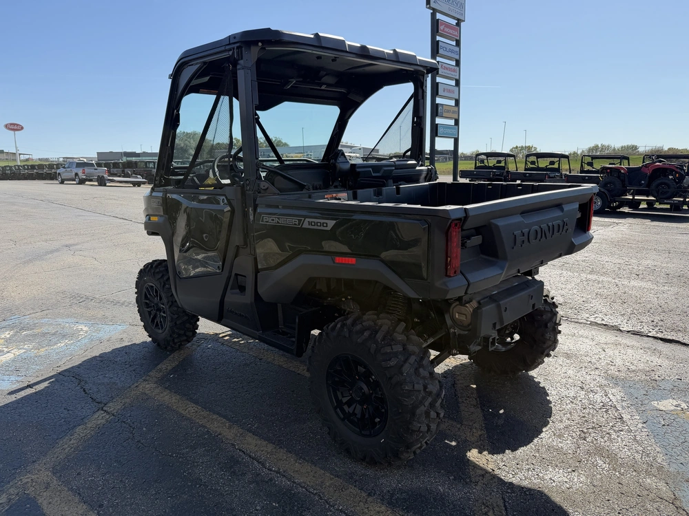 2026 Honda Pioneer 1000 Deluxe
