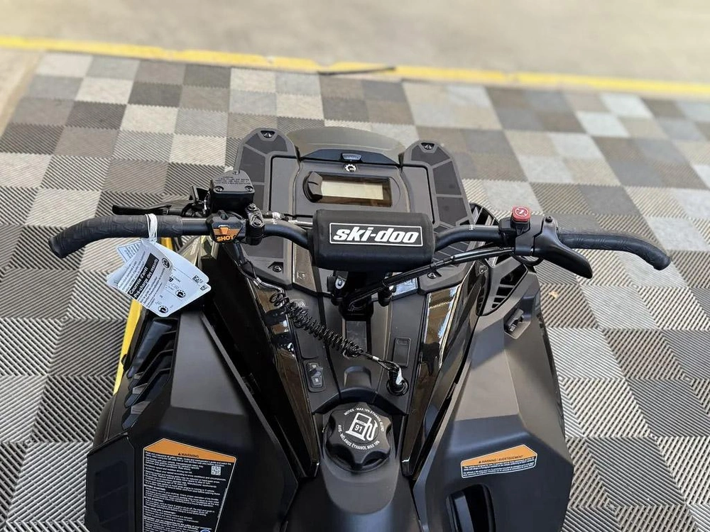 2027 Ski-doo Summit Hce 154 3p
