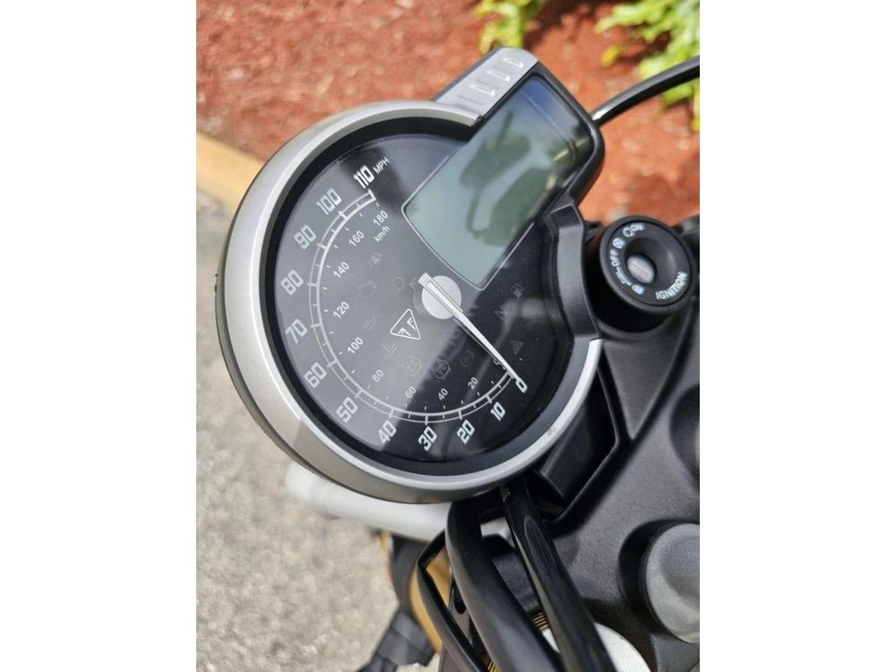 2026 Triumph Scrambler 400 X Matte Khaki Green/matte Fusion White