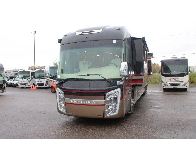 Entegra Coach Anthem 44f 2020 alt