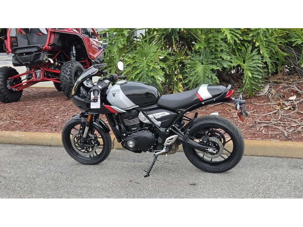 2026 Triumph Thruxton 400 Phantom Black / Aluminium Silver