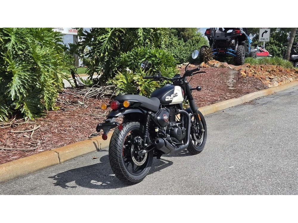 2027 Royal Enfield Hunter 350 Tokyo Black