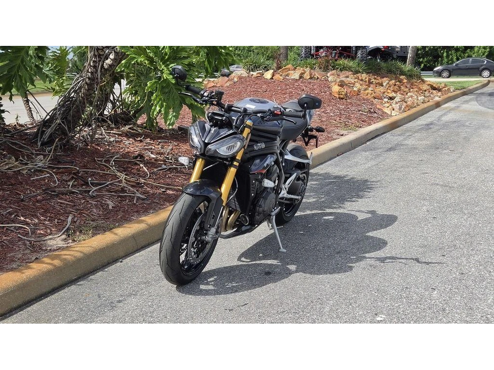 2026 Triumph Speed Triple 1200 Rs Granite/diablo Red