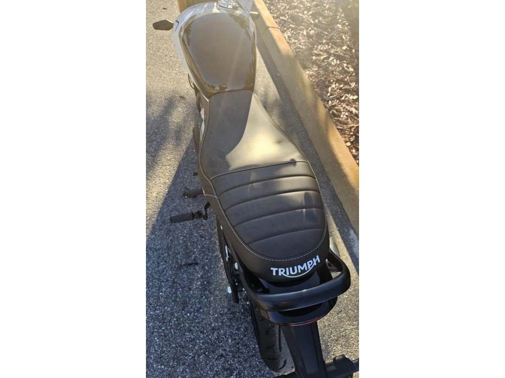 2026 Triumph Speed 400 Pearl Metallic White/phantom Black