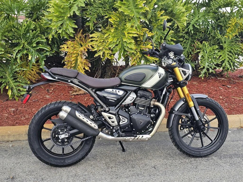2026 Triumph Scrambler 400 X Matte Khaki Green/matte Fusion White
