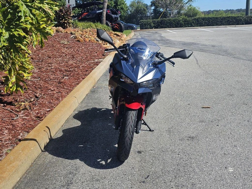 2026 Kawasaki Ninja® 500 Abs Metallic Matte Twilight Blue