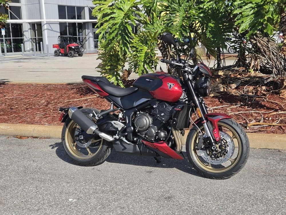 2026 Triumph Trident 800 Carnival Red