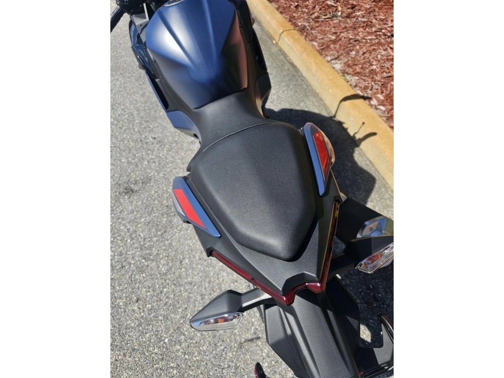 2026 Kawasaki Ninja® 500 Abs Metallic Matte Twilight Blue