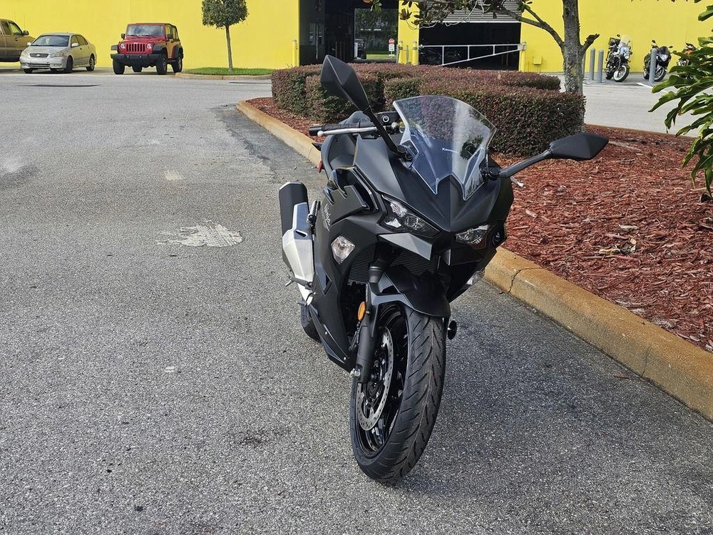 2026 Kawasaki Ninja® 500 Metallic Flat Spark Black