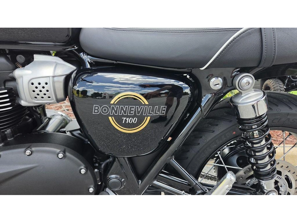 2026 Triumph Bonneville T100 Jet Black