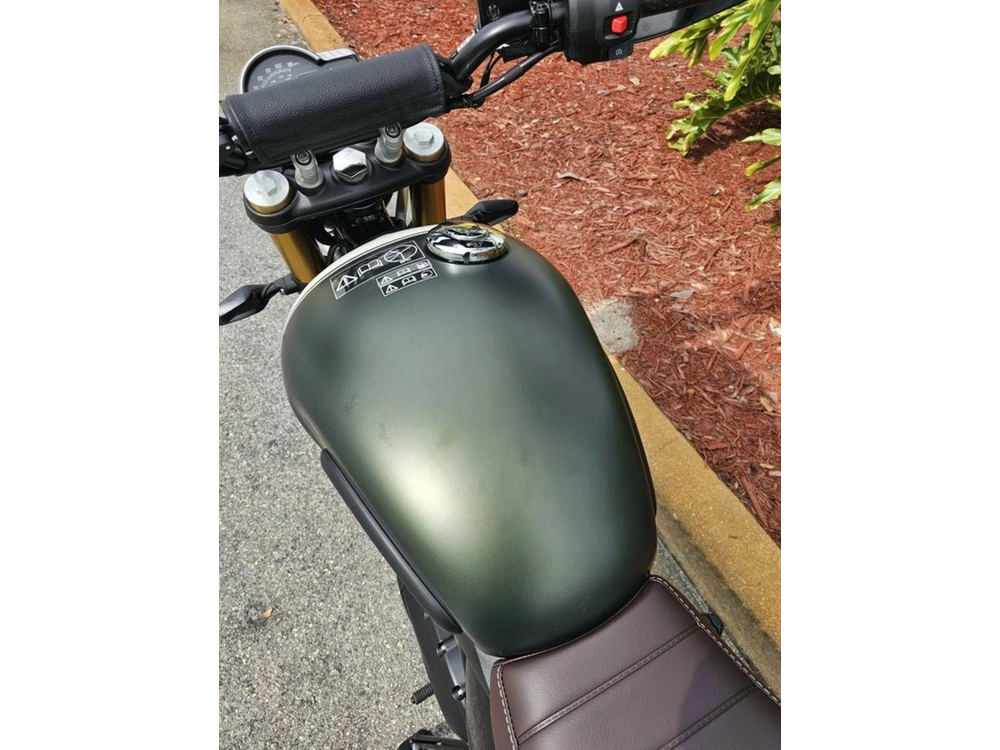 2026 Triumph Scrambler 400 X Matte Khaki Green/matte Fusion White