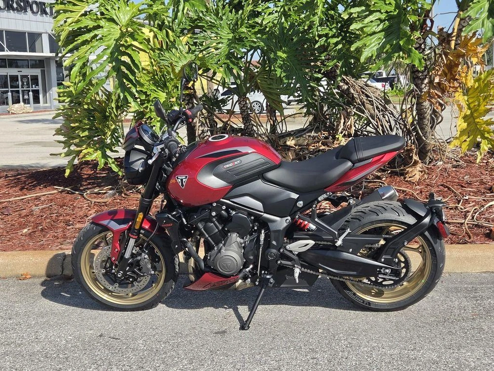 2026 Triumph Trident 800 Carnival Red