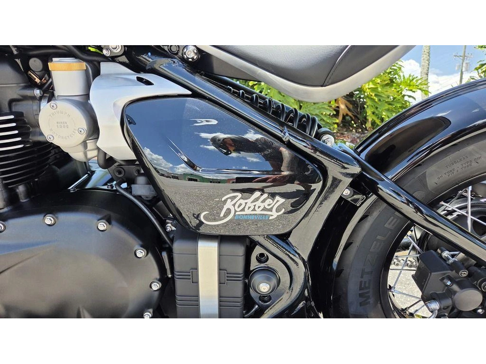 2026 Triumph Bonneville Bobber Interstellar Blue
