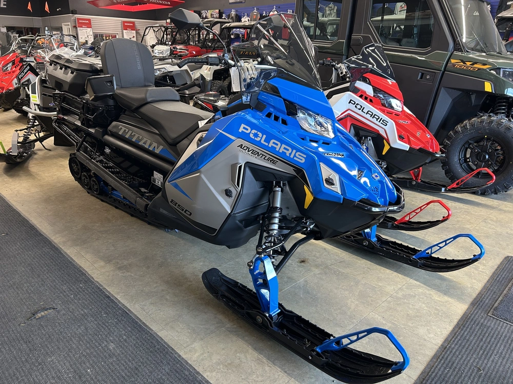 Polaris 2027 Polaris 850 Titan Adv Ultmt 1.5 Blu 2027 alt
