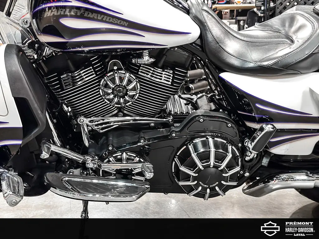 2016 Harley-Davidson CVO Street GlideFLHXSE